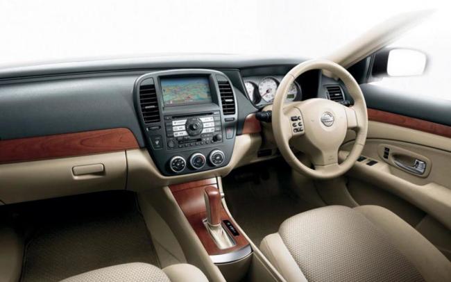 Автомобиль с праворульным управлением Автомобиль с праворульным управлением