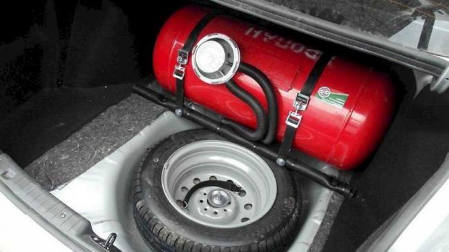 Баллон ГБО в багажнике Баллон ГБО в багажнике