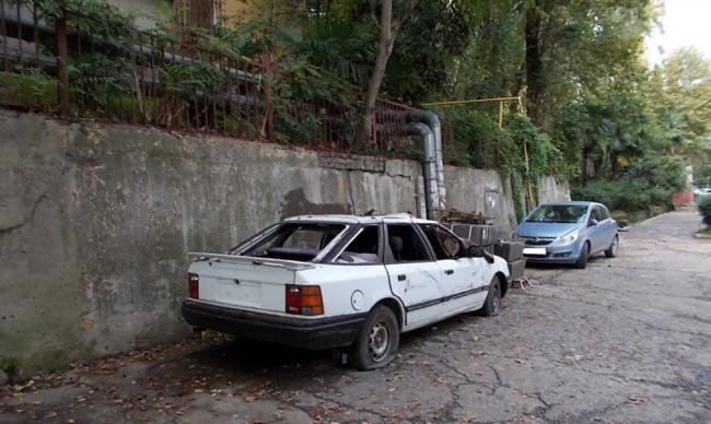 Брошенный автомобиль Брошенный автомобиль