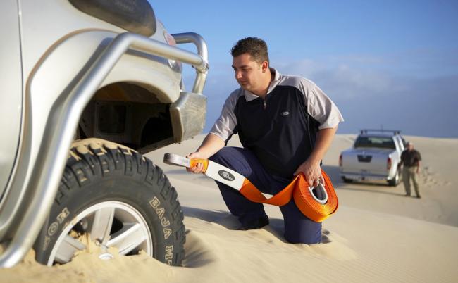 Буксировка машины тросом Буксировка машины тросом