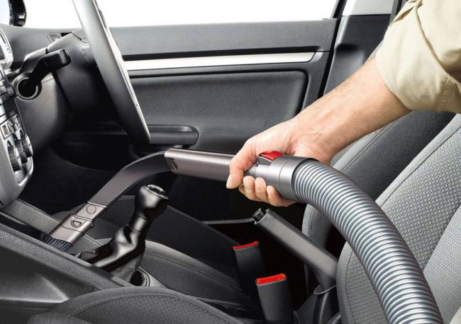 Чистка салона автомобиля пылесосом Чистка салона автомобиля пылесосом