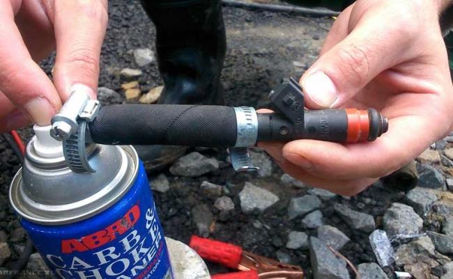 Процесс очистки топливных форсунок Чистка топливных форсунок автомобиля