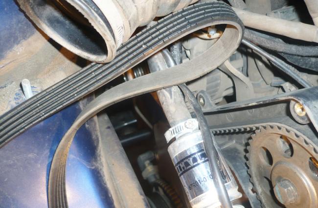 Что делать, если свистит ремень генератора на машине Что делать, если свистит ремень генератора на машине