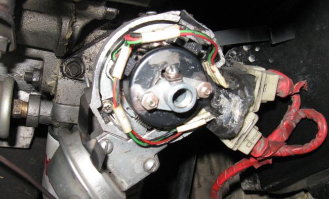 Датчик холла в трамблере Датчик холла в трамблере