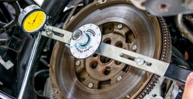 Проверка угла взаимного поворота у dmf Диагностика двухмассового маховика