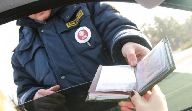 Какие документы должны быть у водителя при себе в автомобиле Какие документы должны быть у водителя при себе в автомобиле