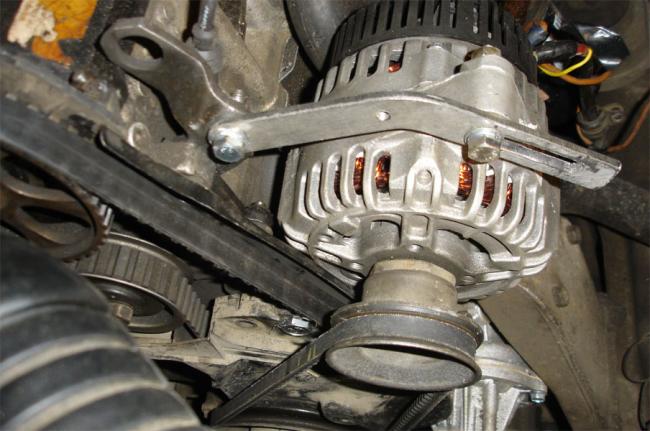 Генератор и ремень генератора Генератор и ремень генератора