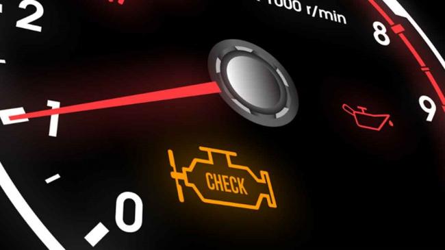 Значок Check Engine горит на приборной панели Горит ошибка двигателя в автомобиле