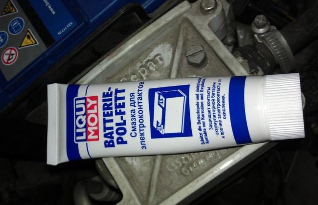 Использование готовой смазки для замка Использование готовой смазки для замка