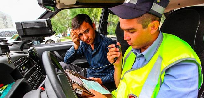 Инспектор проверяет права на наличие нарушений Инспектор проверяет права