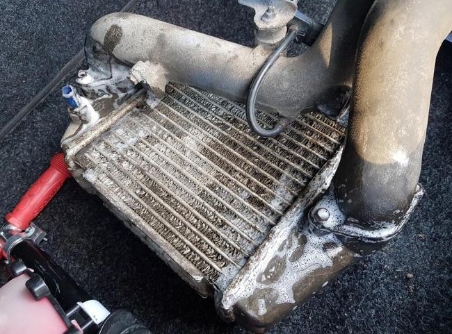 Проверка интеркулера на герметичность Интеркулер в мыльной пене