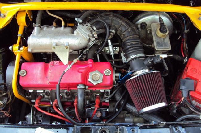 Внешний вид инжекторного двигателя автомобиля Инжекторный двигатель автомобиля