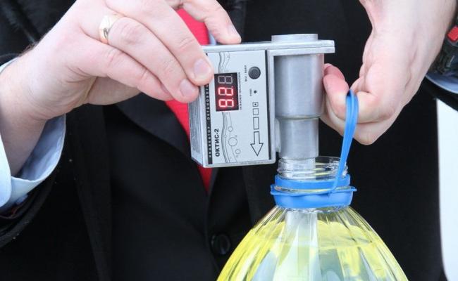 Измерение октанового числа специальным прибором Измерение октанового числа