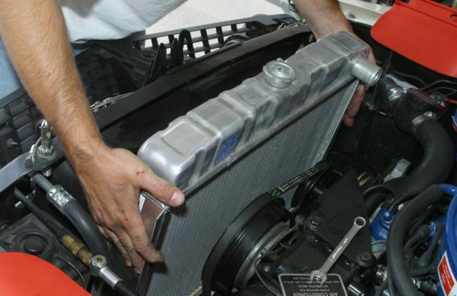 Как избавиться от воздуха в системе охлаждения автомобиля Как избавиться от воздуха в системе охлаждения автомобиля