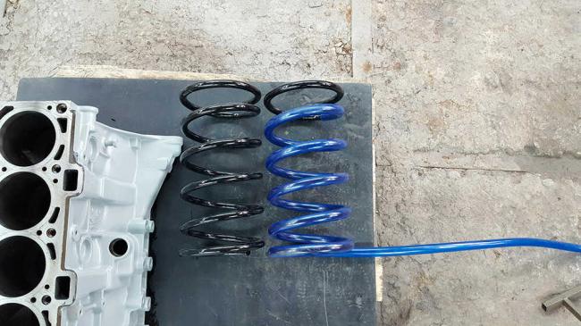 На установку защиты может понадобится некоторое время, особенно без должного опыта Процесс установки защиты на пружины