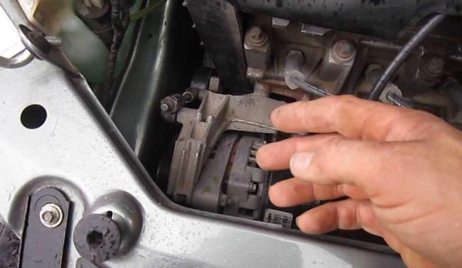 Как правильно натянуть ремень генератора автомобиля Как правильно натянуть ремень генератора автомобиля