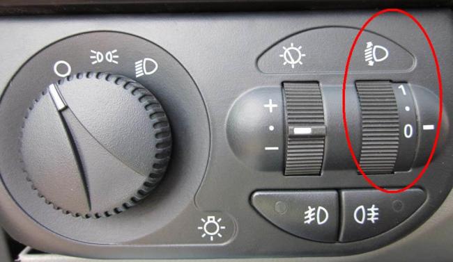 Как отрегулировать гидрокорректор фар автомобиля Как отрегулировать гидрокорректор фар автомобиля