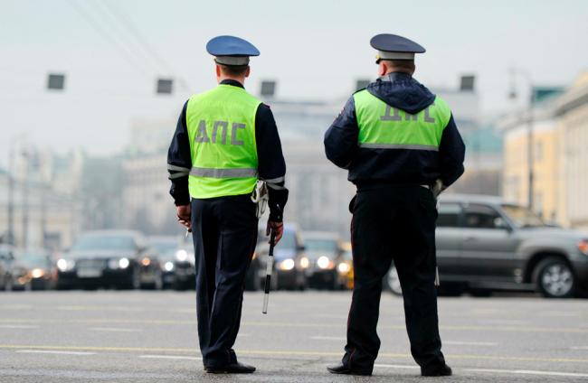 Инспекторы ДПС на службе Как заявить в ГИБДД