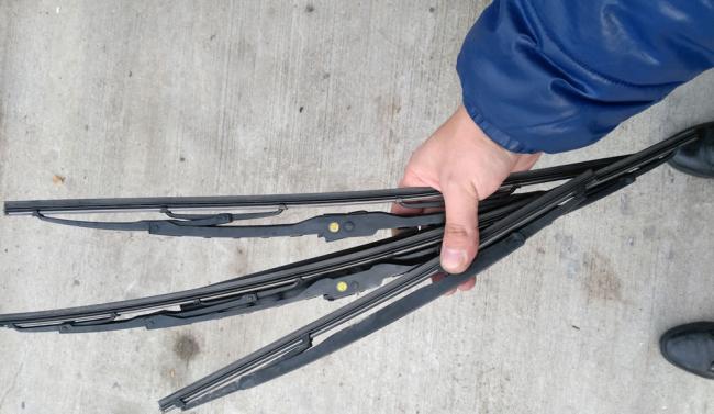 Как заменить щетки стеклоочистителя автомобиля Как заменить щетки стеклоочистителя автомобиля