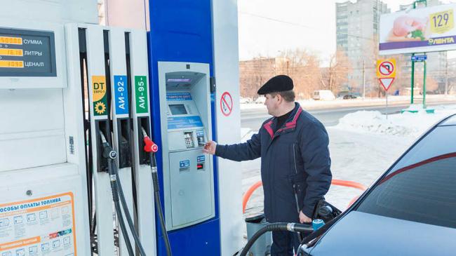Чем заправить топливный бак машины в холодное время года Чем залить топливный бак зимой