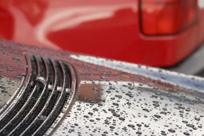 Образование капель на кузове автомобиля Капли на кузове