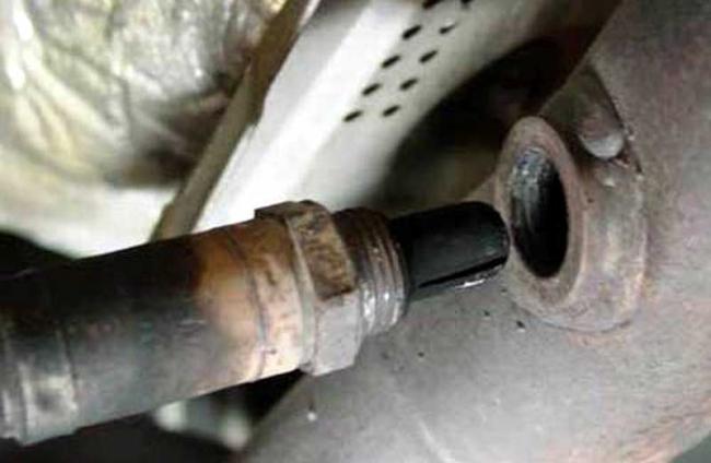 Место расположения кислородного датчика в машине Кислородный датчик на автомобиле