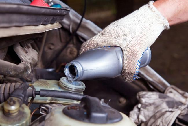 Когда и зачем нужно менять тормозную жидкость Когда и зачем нужно менять тормозную жидкость