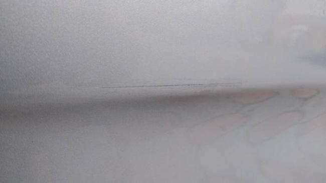 Трещина на лакокрасочном покрытии автомобиля Краска и трещина