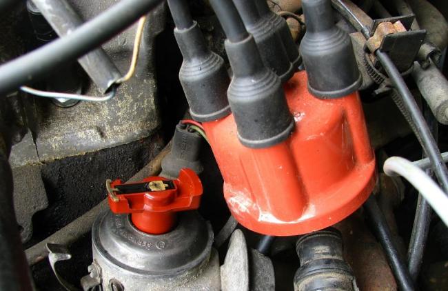 Крышка распределителя в автомобиле Крышка трамблера