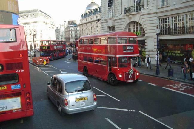 Левостороннее движение в Англии Левостороннее движение в Англии
