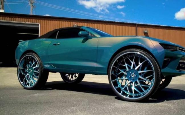 Колеса 32 дюйма на легковом автомобиле Машина с увеличенными колесами