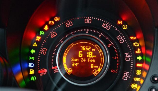 Индикаторы ошибок бортового устройства автомобиля На приборной панели машины горят все значки