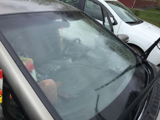 Нанесение средства на стекло Нанесение средства