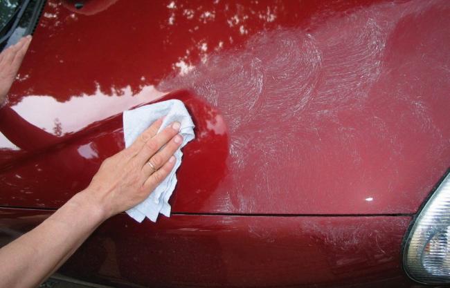 Нанесение жидкого воска на авто Нанесение воска
