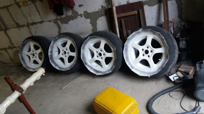 Перед нанесением краски необходимо дать грунтовке высохнуть Диски