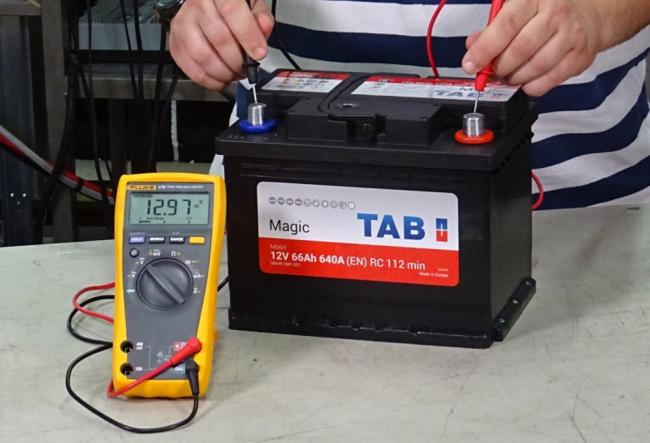 Напряжение автомобильного аккумулятора Напряжение автомобильного аккумулятора