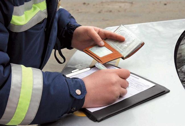 Составление протокола за нарушение правил дорожного движения Нарушение правил дорожного движения