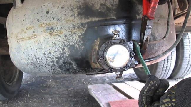 Обмерзает трубка подачи газа Обмерзает трубка подачи газа