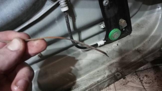 Обрыв тросика стеклоподъёмника в автомобиле Обрыв троса подъёмного механизма