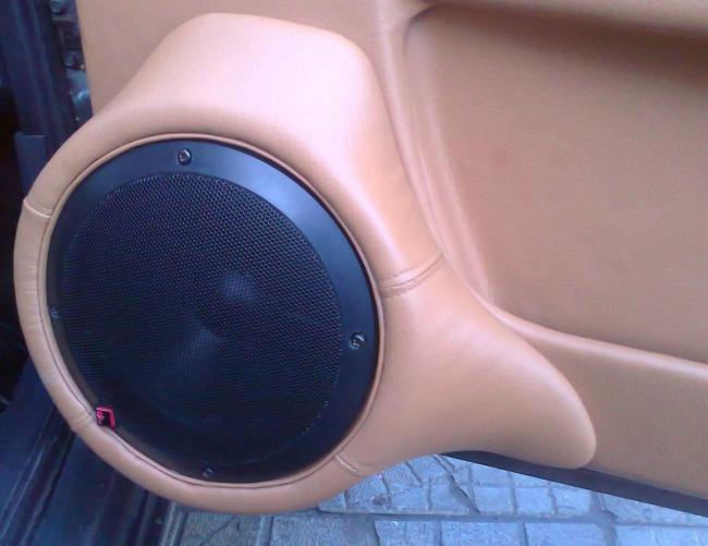 Обтяжка подиума для динамиков Обтяжка подиума для динамиков