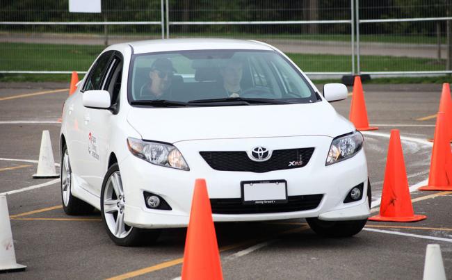 Обучение вождению на автомобиле Обучение вождению на автомобиле