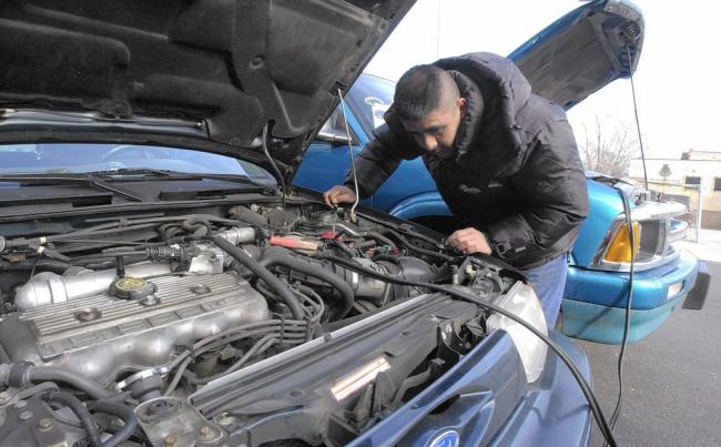 Осмотр двигателя автомобиля Осмотр двигателя автомобиля