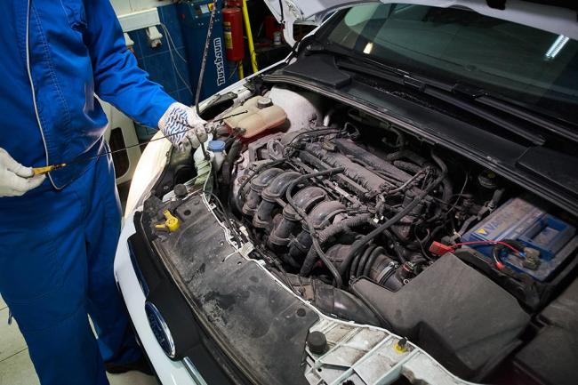 Осмотреть подкапотное пространство Осмотреть подкапотное пространство