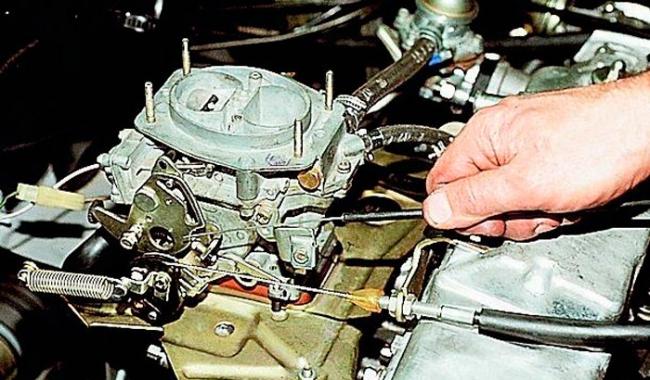 Отсоединение троса подсоса отсоедините трос подсоса