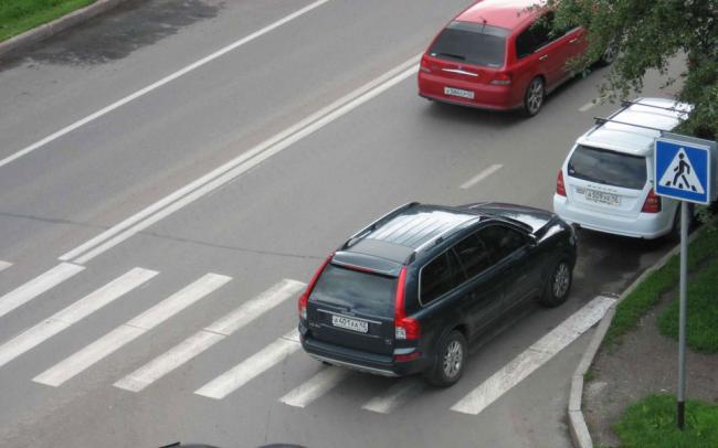 Парковка на пешеходном переходе Парковка на пешеходном переходе