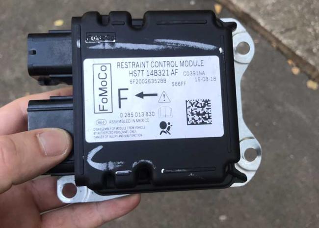 Блок SRS после перепрошивки Перепрошитый блок управления