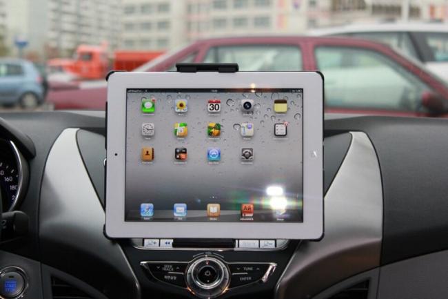 Планшет на приборной панели Планшет на приборной панели