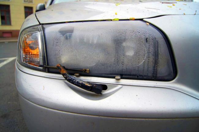 Почему могут потеть фары Почему могут потеть фары