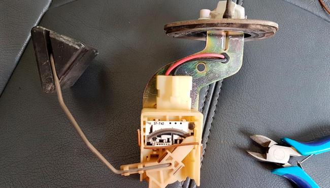 Как починить датчик уровня топлива в машине Как починить датчик уровня топлива в машине