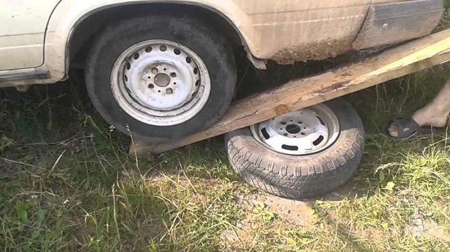 Поднять с помощью подставок Поднять с помощью подставок